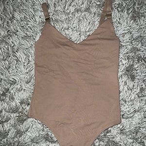 Size small new Aritzia’s bodysuit